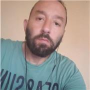 Bonjour 
J'aime les langues comme en témoigne mon CV. Je suis pedagogue et patient. La relation entre entre un appartement et un sachant se fait progressivement.